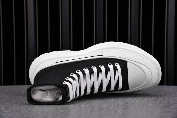 alex mcqu sneakers