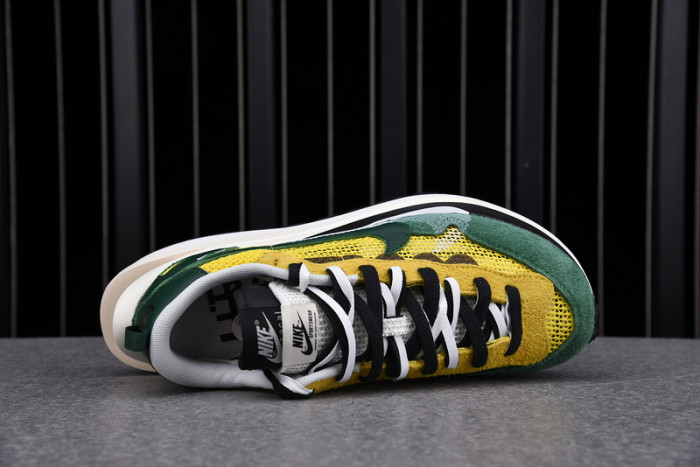 nike vaporwaffle sacai tour yellow cv1363-700