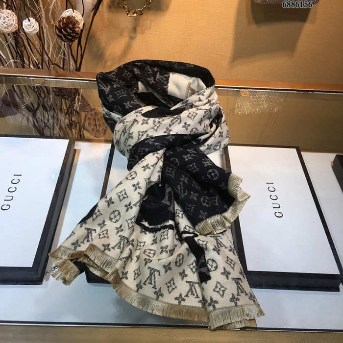 l**is V*t*n scarf