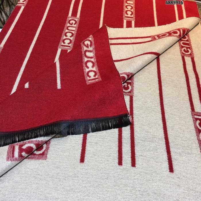 g*u*i scarf