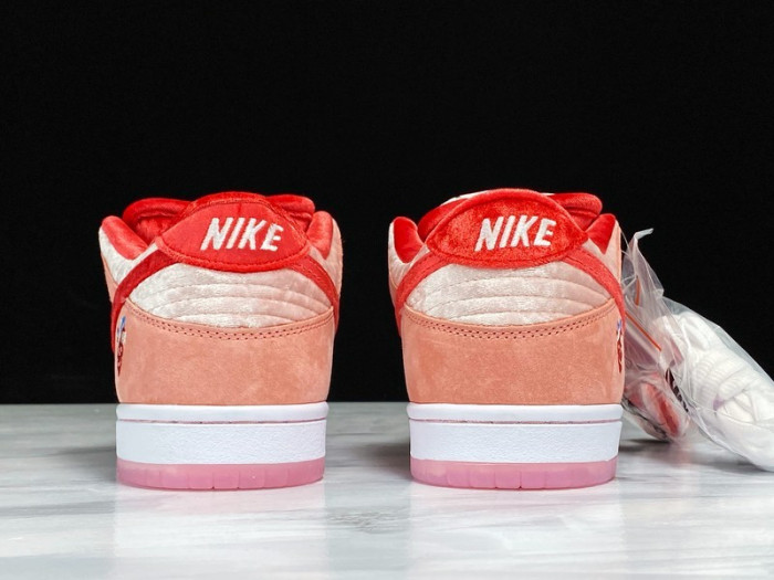 nike sb dunk low strangelove skateboards (special box) - ct2552-800