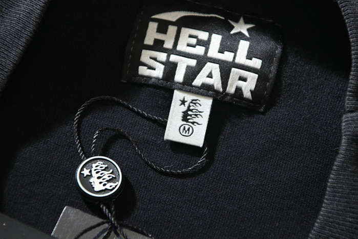 H*lst*r studios black t-shirt