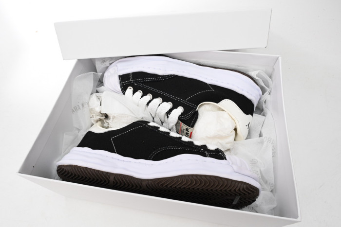 MIHARA YASUHIRO BLACK AND WHITE MY2